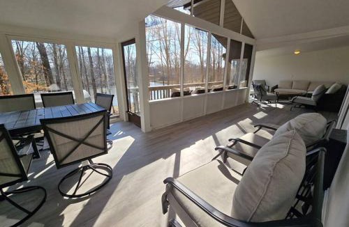 Streetsboro House | White Tail Run At Heron Hill Retreat Hot Tub Lake!