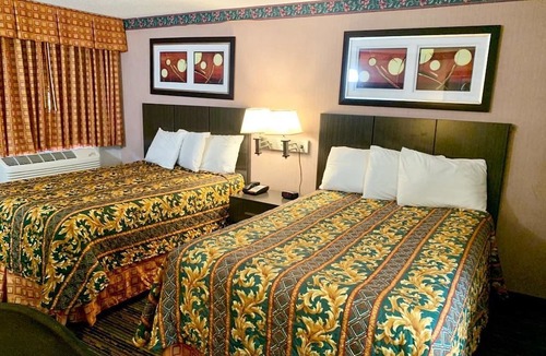 Hamden Hotel | Whitney Inn & Suites