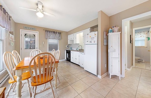 Beach Haven House | WiFi. Ourdoor Shower. Porch Ocean Side 1st floor duplex, a short walk from.