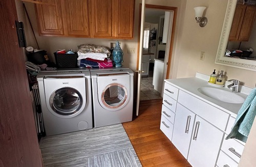 North Adams Apartment | Wilco wknd - 10 min walk to MassMoca 2-bedroom apartment with AC