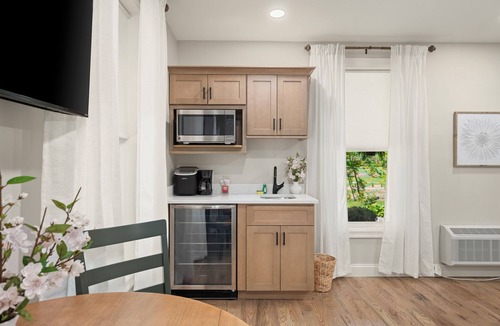 Rome Bed & Breakfast | Wild Rose Suite