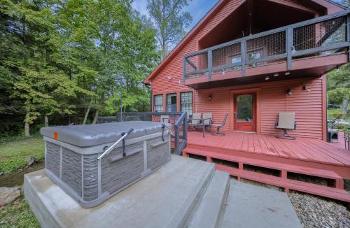 Swengel House | Willow Brook Getaway: Hot Tub, Deck in Mifflinburg