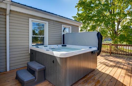 Ovid House | Wine Trail Retreat w/Tiny Home & Hot Tub