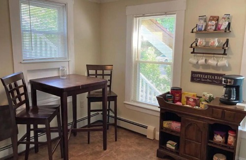 Dover Apartment | 🍷Wine & WiFi✔️at Riverwalk! Full Kitchen - Parking!