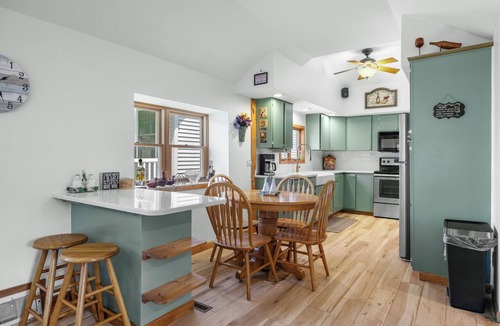 Town of Torrey Cottage | Winey Duck Cottage:" Pet Friendly Contemporary w/Hot Tub on Seneca Wine Trail