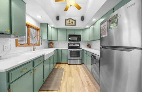 Town of Torrey Cottage | Winey Duck Cottage:" Pet Friendly Contemporary w/Hot Tub on Seneca Wine Trail