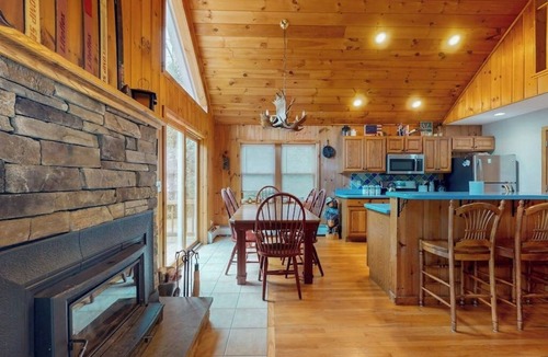Stratton and Bromley Ski Areas House | Winhall Woodland House | Winhall Home w/large deck - near Stratton & Bromley