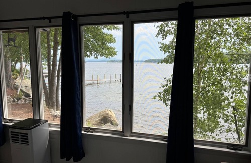 Moultonborough Cabin | Winnipesaukee luxury waterfront 3-BDR home w/dock, views, AC, laundry, beach