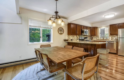 Killington House | Winter Brook newly renovated The Killington golf course and Green Mountain National Golf Course are just a few minutes from this location. 2 Free Day Passes to Killington Rec Center Pool. (diving board available)
