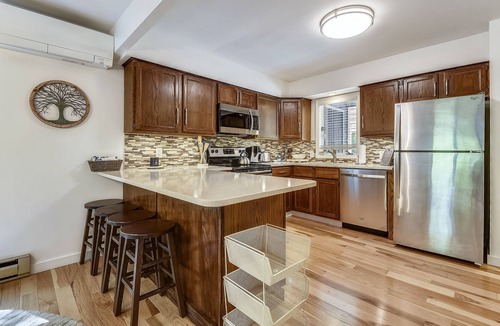 Killington House | Winter Brook newly renovated The Killington golf course and Green Mountain National Golf Course are just a few minutes from this location. 2 Free Day Passes to Killington Rec Center Pool. (diving board available)