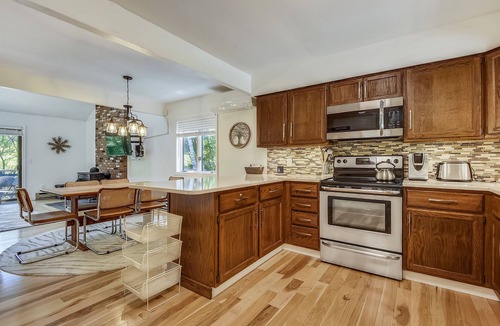 Killington House | Winter Brook newly renovated The Killington golf course and Green Mountain National Golf Course are just a few minutes from this location. 2 Free Day Passes to Killington Rec Center Pool. (diving board available)