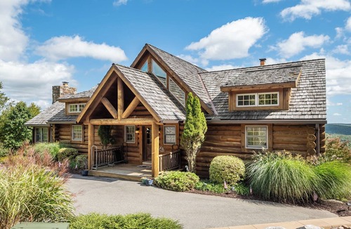 McHenry Cottage | Wispy Business by Taylor Made Deep Creek