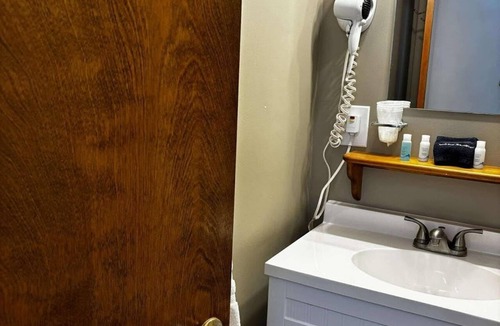 Hamilton Hotel | Wonderful 1-bedroom hotel room in charming Hamilton - #326 Taylor