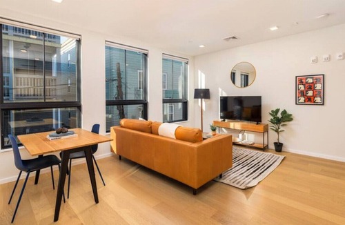 Mission Hill Apartment | Wonderful 1BR in Mission Hill!