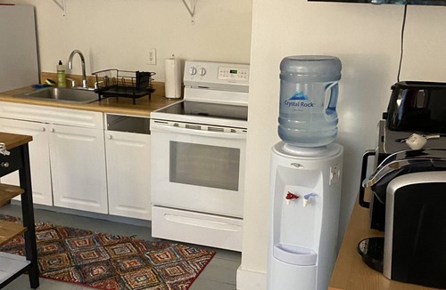 Guilford Apartment | Wonderful apartment ! Great location ! 2 blocks to restaurants and stores