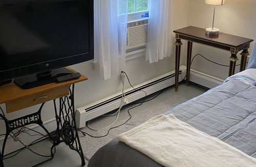 Guilford Apartment | Wonderful apartment ! Great location ! 2 blocks to restaurants and stores