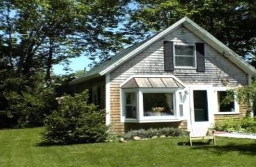 Tisbury Cottage | Wonderful Cottage in town Vineyard Haven, close to everything
