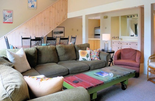 Bromley Mountain House | Wonderful space in this large, 3-Level Townhouse at Bromley's Ridges