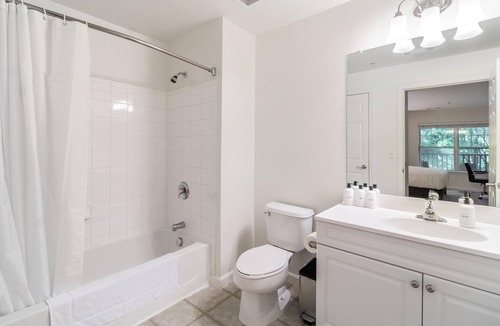 Boston Apartment | Wonderful Woburn 2BR w/In-Unit W/D, close to Restaurants, by Blueground