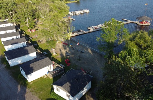 Lavigne Cottage | Wood Pecker #12 lake side 4 Bedroom cottage