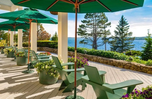 Boothbay Harbor Cabin | Woodland Cottage Room | Porch + Spa Access