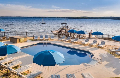 Boothbay Harbor Cabin | Woodland Cottage Room | Porch + Spa Access