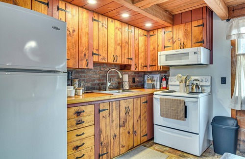Oak Hill House | Woodland Views: Romantic Hudson Valley Hideaway