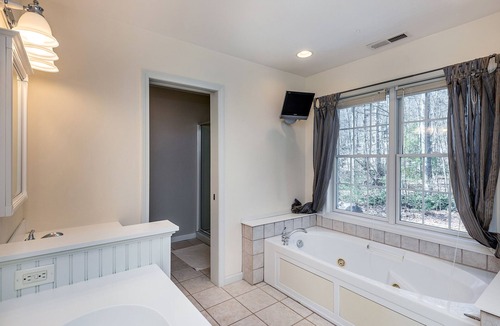 Goshen House | Woodridge Lake Classic Colonial 5 BR Lake House.