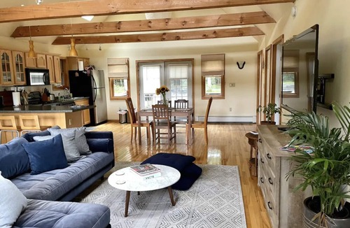 Woodstock Cottage | Woodstock mountain cottage & pool, SWIM, hike, relax, secluded modern 2 br house