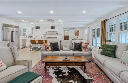 Woodstock House | Woodstock Way Ranch on Private Wooded Acres