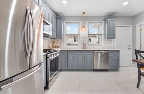 Dorchester Apartment | World Cup 4BR Near Downtown Boston Parking & 1-Min Walk to Train