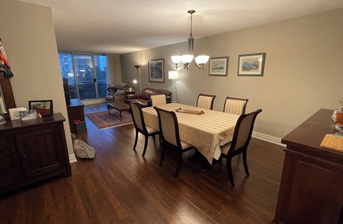 Markland Wood Condo | World Cup HQ! 1250 sq ft, 2 Bdrm/2 Bathrm on TTC, 20 mins from dwntn w/parking