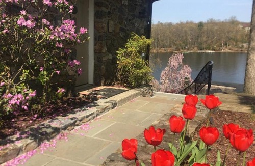 New Fairfield House | Worth Every Step -A LakeFront Escape - Priv Floating Dock, Kayaks
