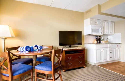 The Point Condo | Wyndham Inn on Long Wharf |1BR/1BA King Bed Suite
