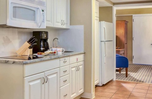 The Point Condo | Wyndham Inn on Long Wharf |1BR/1BA King Bed Suite
