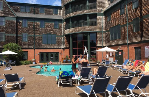 The Point Condo | Wyndham Long Wharf resort, free WiFi, pool, across the street from the harbor!