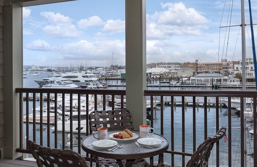 Yachting Village Condo | Wyndham Onshore is at the center of all the action on Thames St and the harbor.