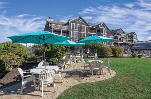 Yachting Village Condo | Wyndham Onshore is in the center of all the action at the harbor