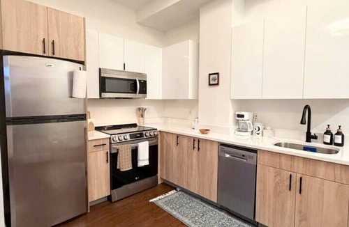 Downtown Apartment | Yale Deluxe Modern Apartment