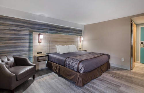 North Conway Hotel | Yankee Clipper Inn, SureStay Collection by Best Western