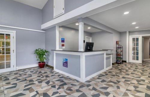 North Conway Hotel | Yankee Clipper Inn, SureStay Collection by Best Western