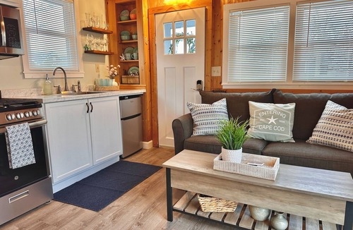 West Yarmouth Cottage | Yarmouth Cottage Steps to Water Park & Near Beach