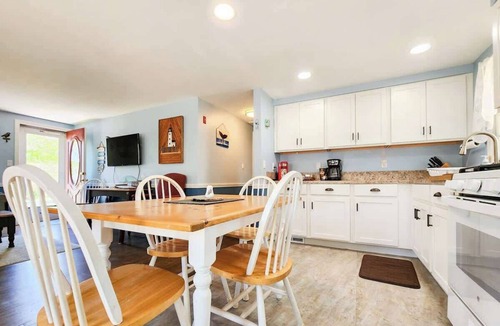 West Yarmouth House | Yarmouth Escape - Near Seagull Beach/Pet Friendly