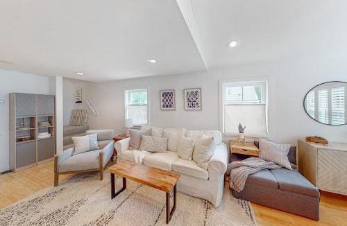 Meredith House | Yellow Door Cottage