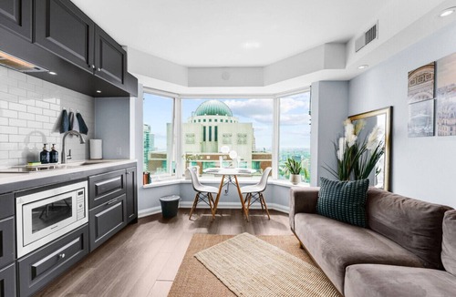 Bloor-Yorkville Apartment | Yorkville Luxe 1BR - Floor 28 - Concierge - Subway 1-Min Walk