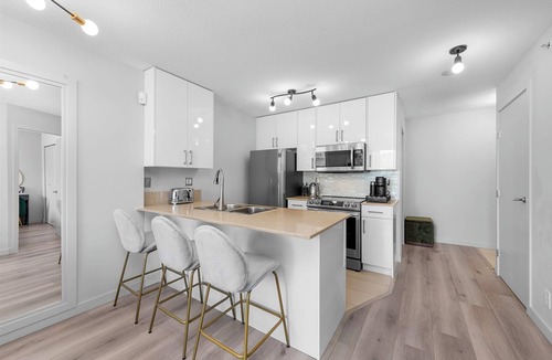 Midtown Toronto Condo | Yorkville Luxury Suite – Perfect for FIFA World Cup 2026 Guests