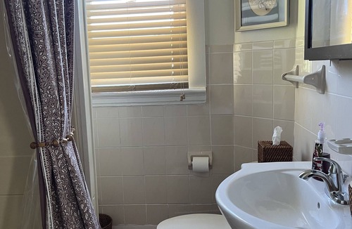 Hudson Apartment | You're in the Pink at a lovely and comfortable1900s home in a quiet neighborhood