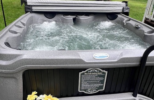 East Branch Cottage | Your Fishing hub with hot Tub BBQ its a Family sanctuary to relax Enjoy nature