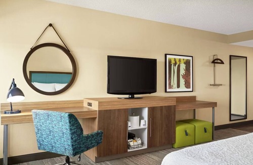 South Portland House | Your Home Away From Home! 3 Comfortable Units, Free Breakfast, Parking!