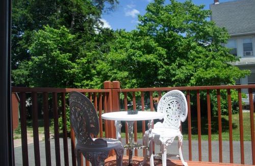 Center Apartment | Your home away from home for Comfort & Convenience